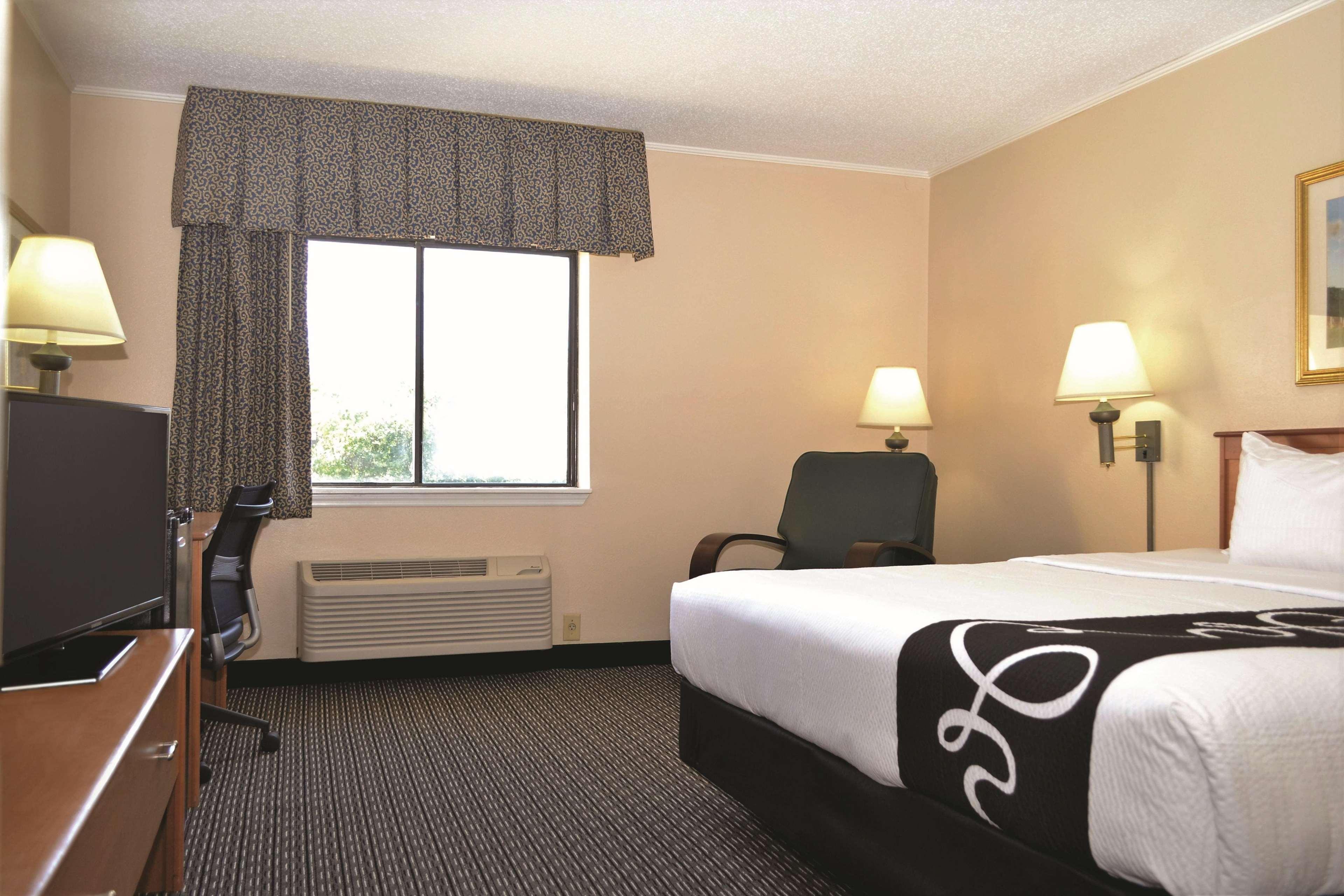 La Quinta By Wyndham Tampa Fairgrounds - Casino Hotel Mango Exterior photo
