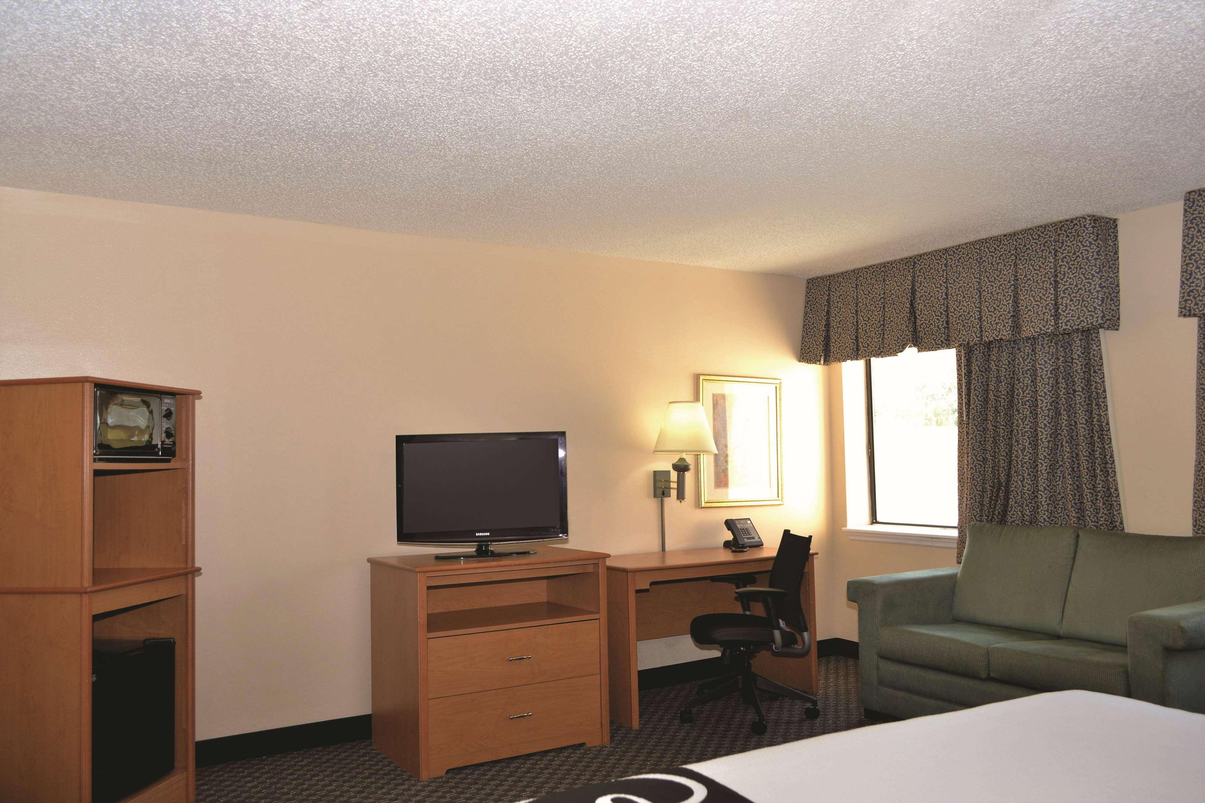 La Quinta By Wyndham Tampa Fairgrounds - Casino Hotel Mango Exterior photo