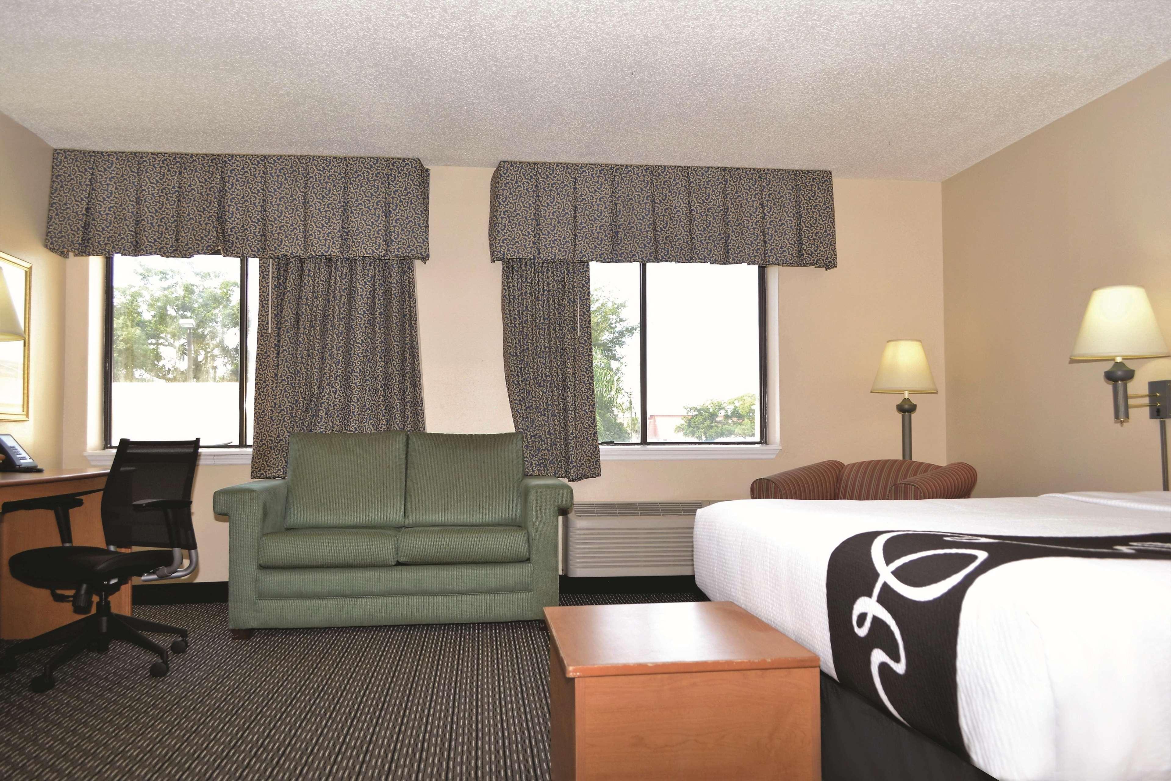 La Quinta By Wyndham Tampa Fairgrounds - Casino Hotel Mango Exterior photo