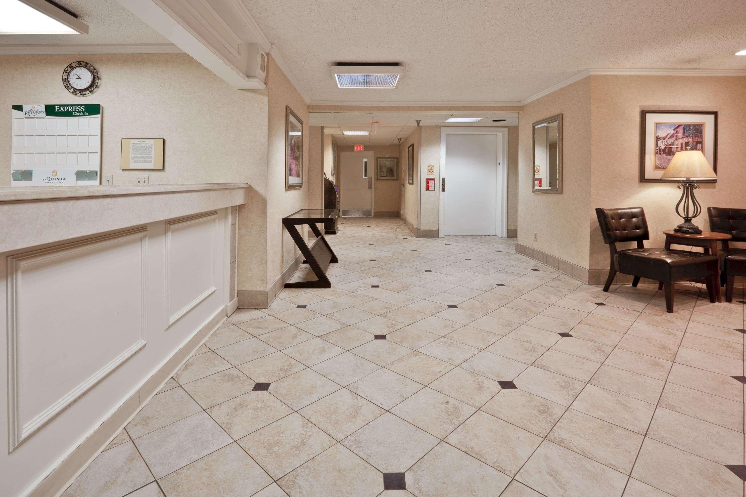 La Quinta By Wyndham Tampa Fairgrounds - Casino Hotel Mango Exterior photo