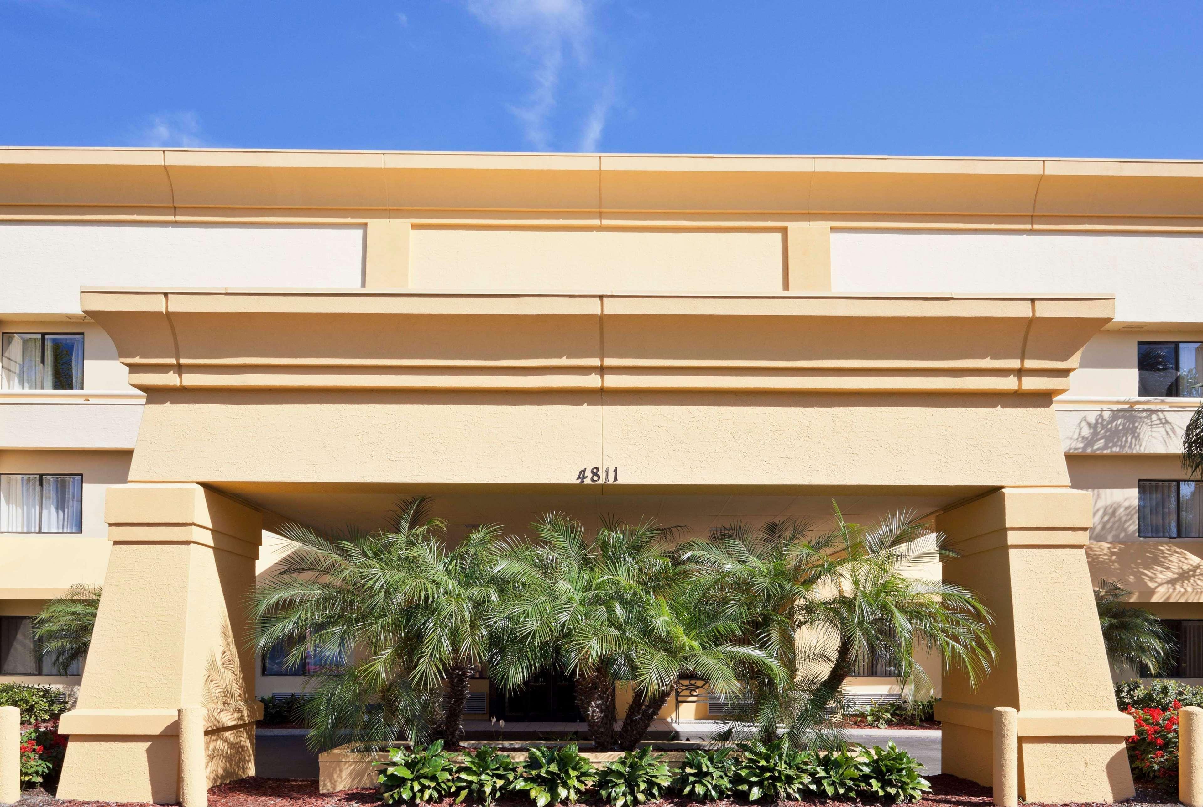La Quinta By Wyndham Tampa Fairgrounds - Casino Hotel Mango Exterior photo
